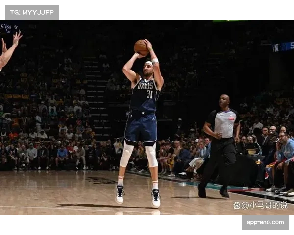 爵士终结十连败颓势 主场大胜灰熊46分收官